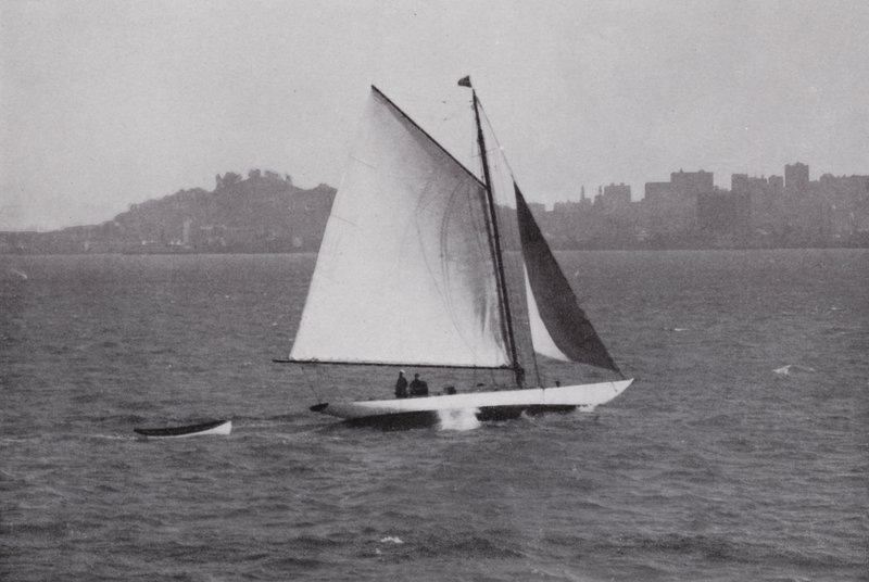 California: San Francisco Körfezi, arka planda Telegraph Tepesi ve Rus Tepesi silueti ile (s/b fotoğraf) by American Photographer (after)