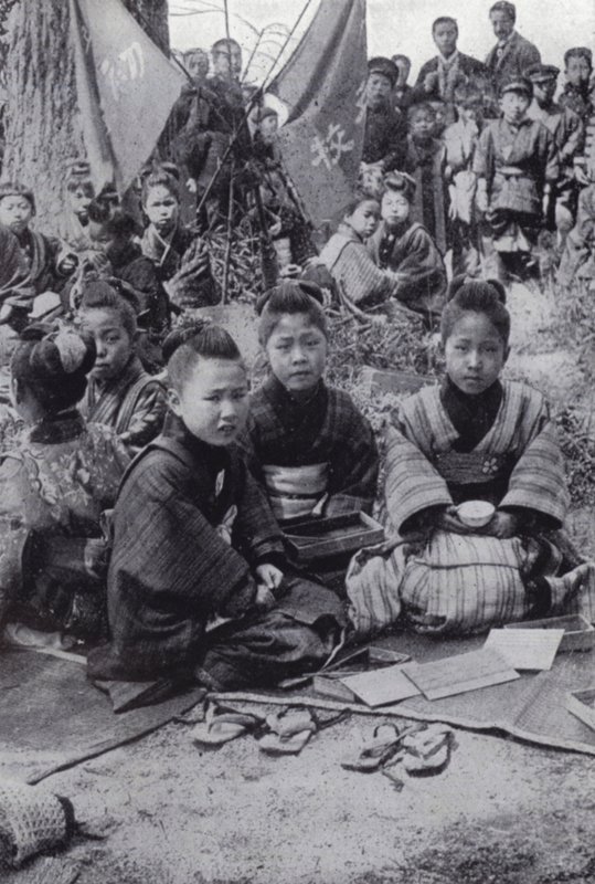 İlk imparatorlarının bayramını kutlamak (s/b fotoğraf) by American Photographer (after)