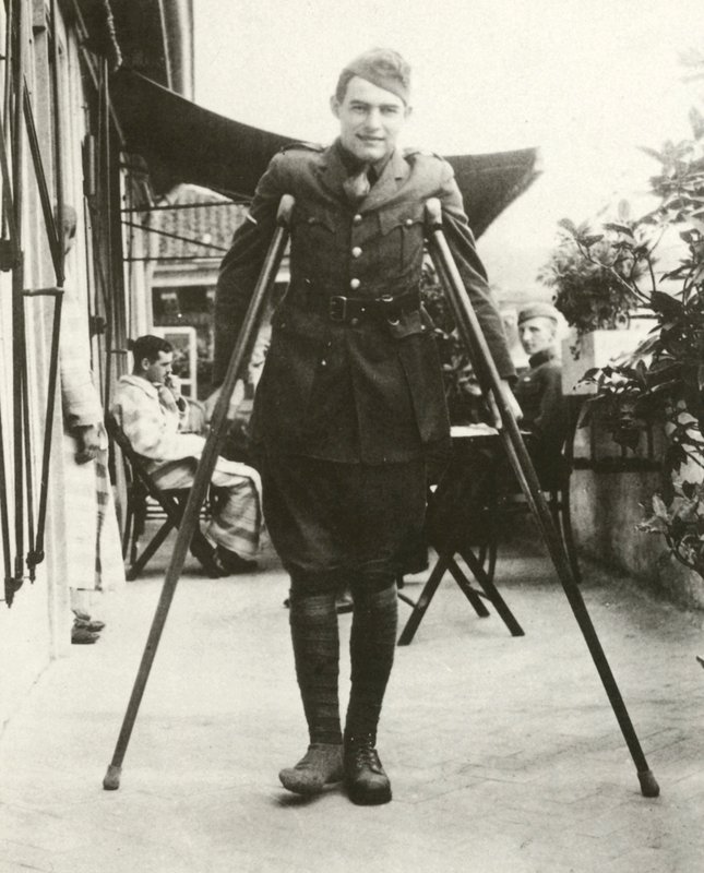 Ernest Hemingway (s/b fotoğraf) by American Photographer (after)