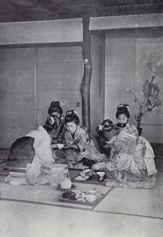Bir çay evinde akşam yemeğinde geyşalar (s/b fotoğraf) by American Photographer (after)