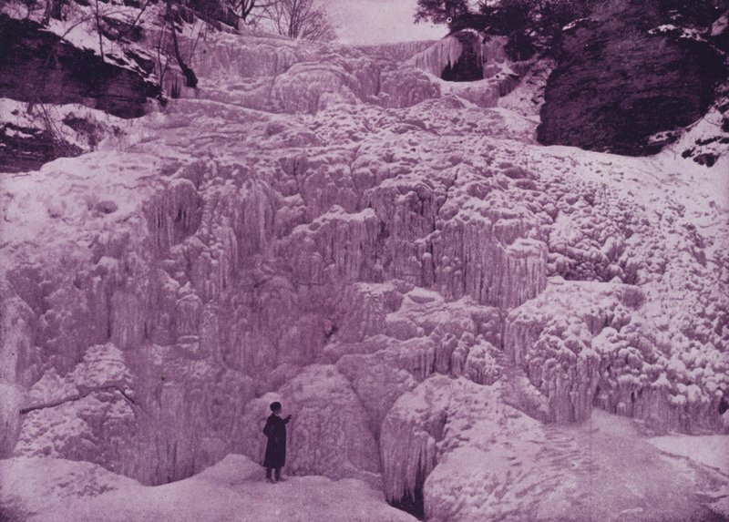 Hector Falls, Watkin's Glen, kışın (s/b fotoğraf) by American Photographer (after)