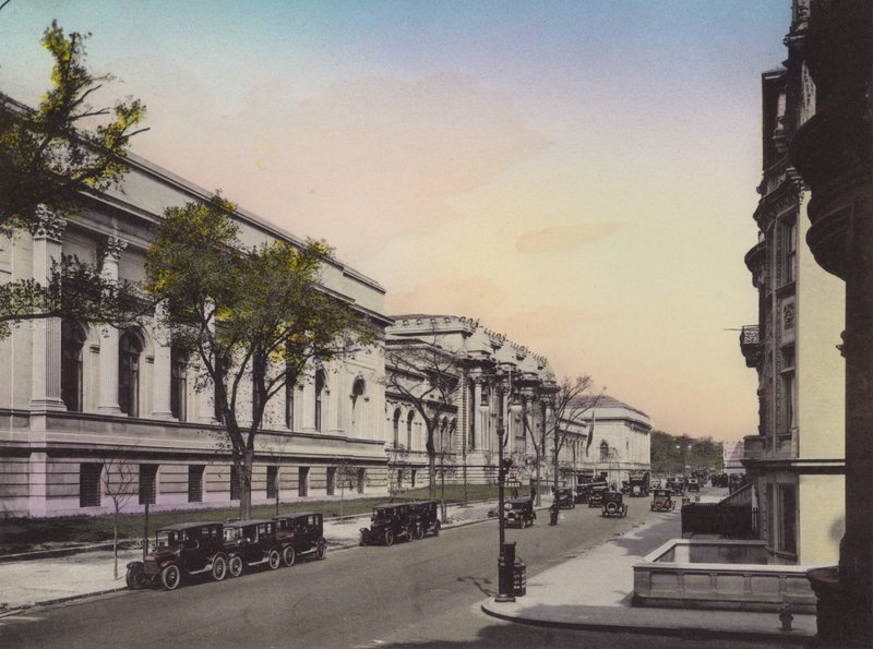 New York: Metropolitan Museum of Art, Fifth Avenue ve East 80th Street (fotoğraf) by American Photographer (after)