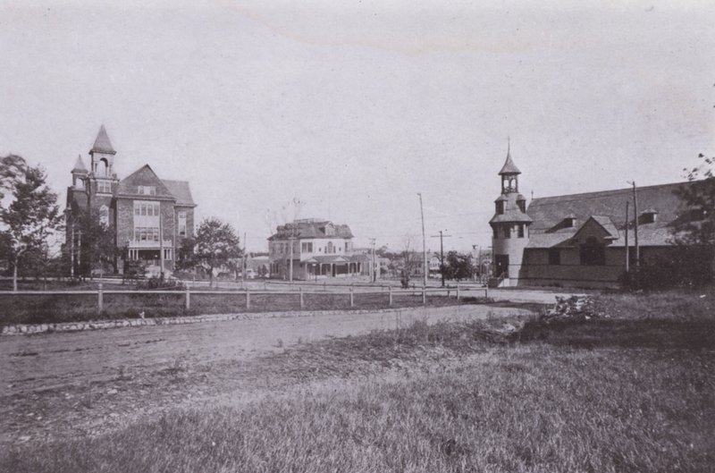 Old Orchard Beach, Maine: Belediye Binası ve Halk Kütüphanesi; Postane; St Margaret