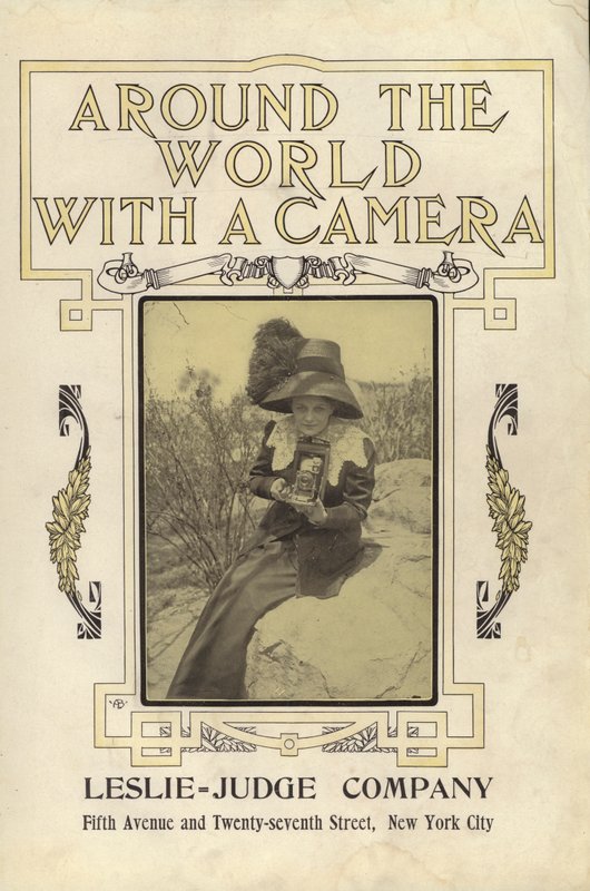Bir Kamerayla Dünyanın Etrafında için başlık sayfası çizimi (s/b fotoğraf) by American Photographer (after)
