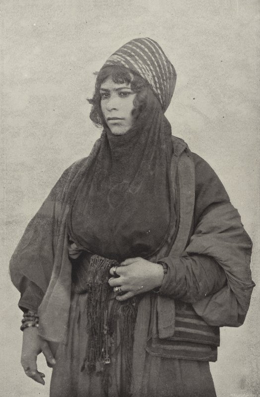 bedevi kadın by American Photographer