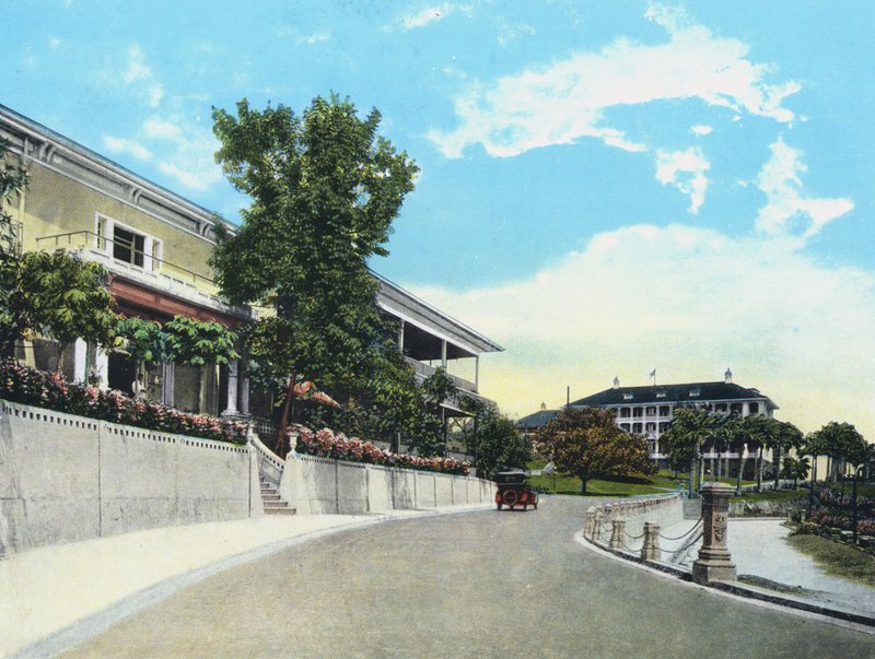 Century Club, Tivoli Hotel arka planda, Panama Şehri by American Photographer