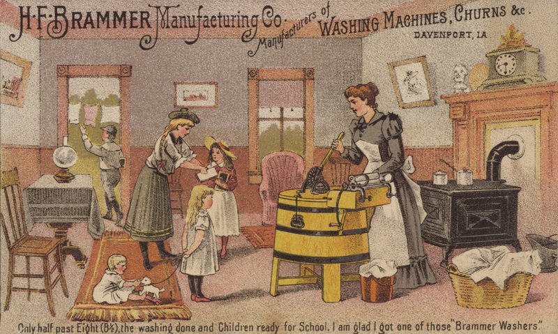 Çamaşır makinesi kullanan kadın by American School