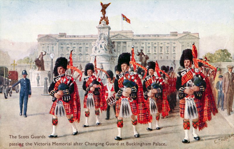 İskoç Muhafızları, Victoria Anıtı, Buckingham Sarayı (renkli taş) by C. T. (after) Howard