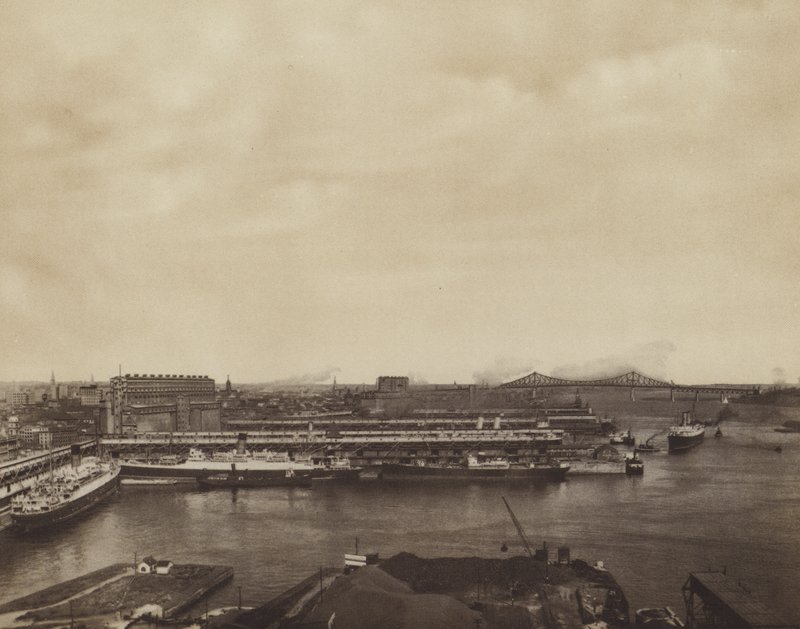 Montreal Limanı (b/w fotoğraf) by Canadian Photographer