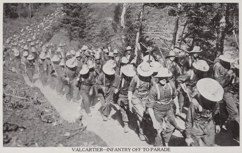 Val Cartier-Piyade Geçit Törenine Gidiyor 1915 (b/w fotoğraf) by Canadian Photographer