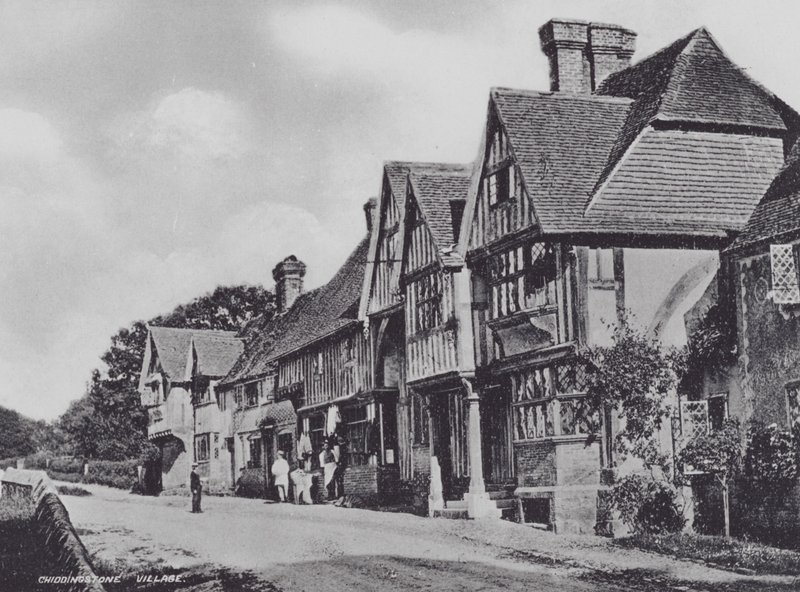 Chiddingstone Köyü (s/b fotoğraf) by Charles Essenhigh Corke