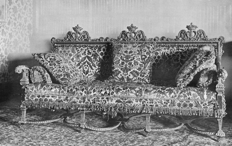 William ve Mary Dönemi Büyük Kanepesi by Charles Latham