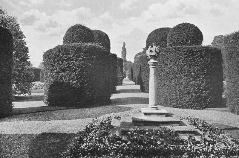 Heslington Hall: Düzgün Budama Sanatı Çalışması by Charles Latham