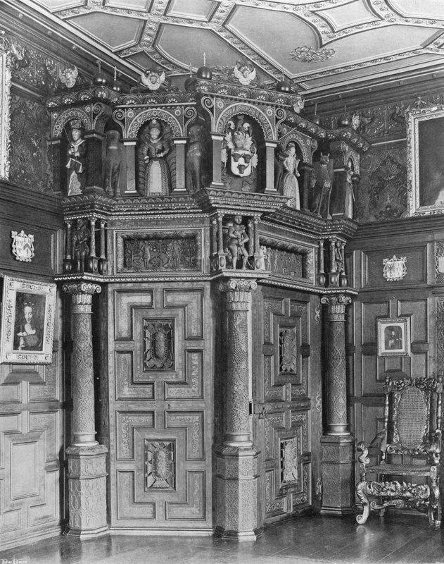 Misafir Odasındaki Açılı Kapı by Charles Latham