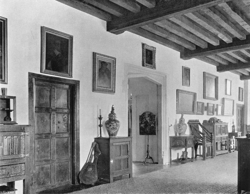 Galeri (s/b fotoğraf) by Charles Latham