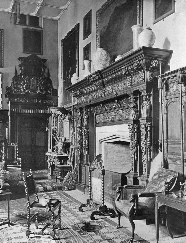 Salon Mantel Parçası by Charles Latham