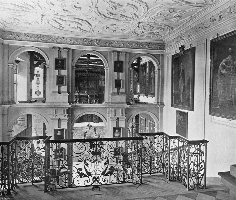 Merdivenden görüldüğü gibi Salon by Charles Latham