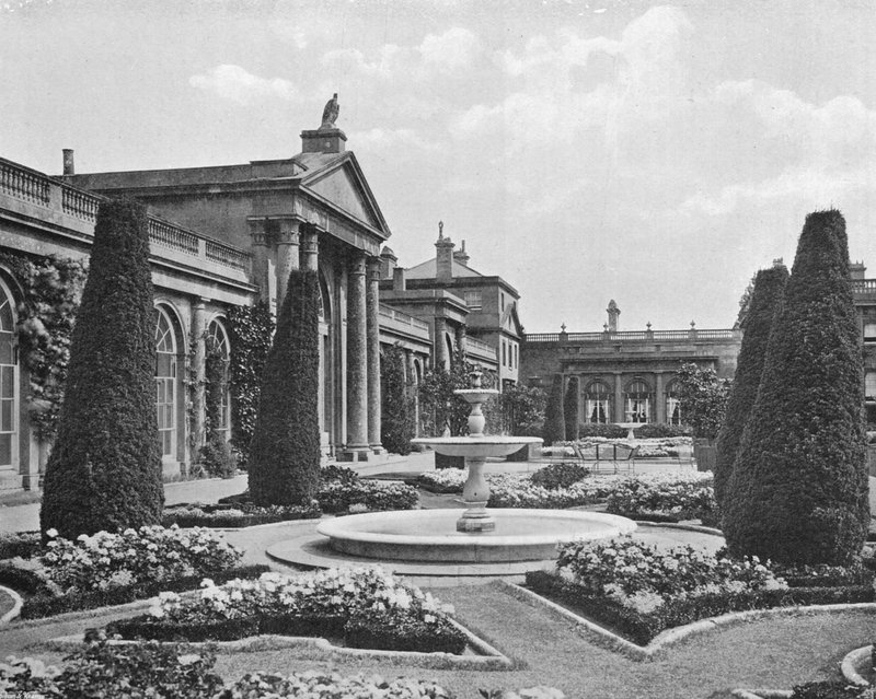 Orangery Bahçelerindeki Mermer Çeşmeler (s/b fotoğraf) by Charles Latham