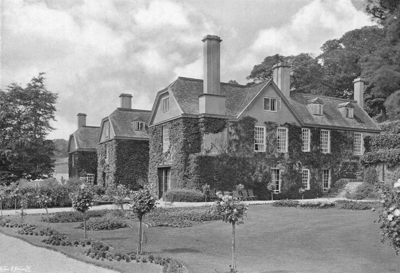 Üç Gables by Charles Latham