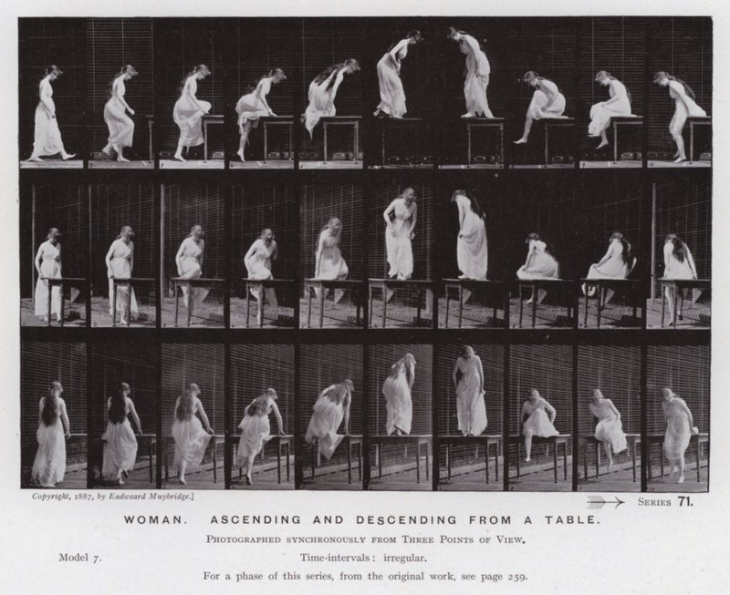 Hareket Halindeki İnsan Figürü: Masadan inen ve çıkan kadın (s/b fotoğraf) by Eadweard Muybridge