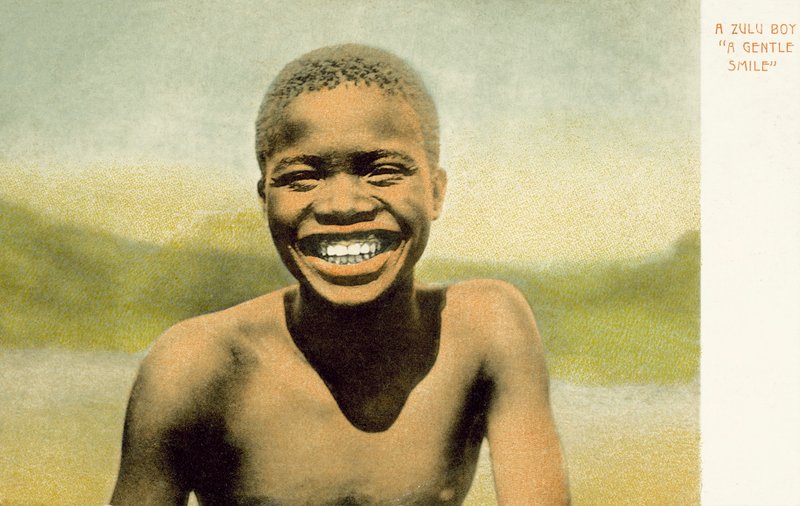 Bir Zulu çocuğu, nazik bir gülümseme (renkli fotoğraf) by English Photographer