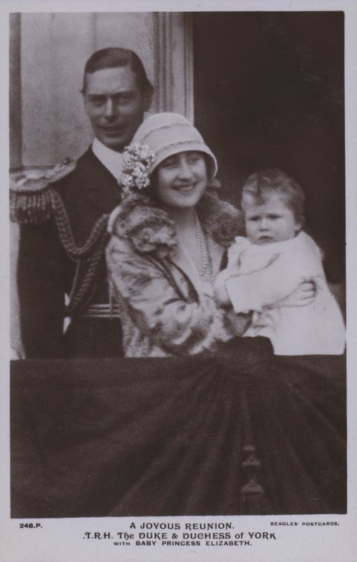 Neşeli bir buluşma, TRH York Dükü ve Düşesi, bebek Prenses Elizabeth ile (s/b fotoğraf) by English Photographer