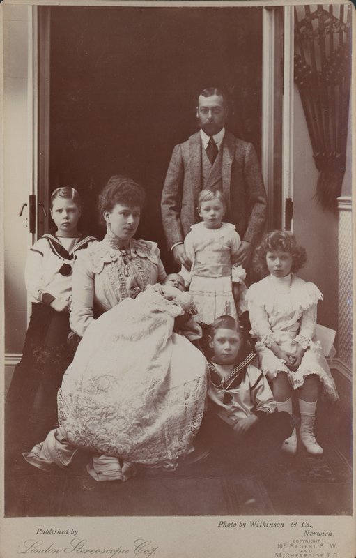 Albert Edward ve Prenses Alexandra aileleriyle birlikte by English Photographer