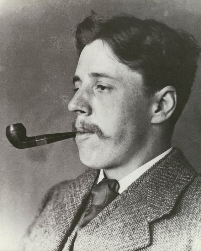 Arnold Bennett, pipo içiyor, portre (s/b fotoğraf) by English Photographer