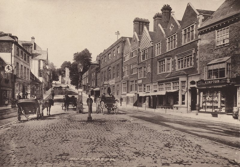 Arundel: High Street (s/b fotoğraf) by English Photographer