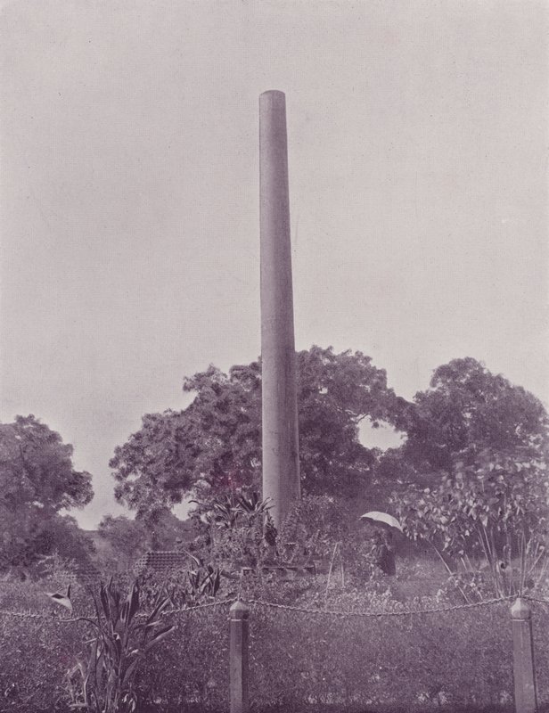 Ashoka Sütunu, Allahabad by English Photographer
