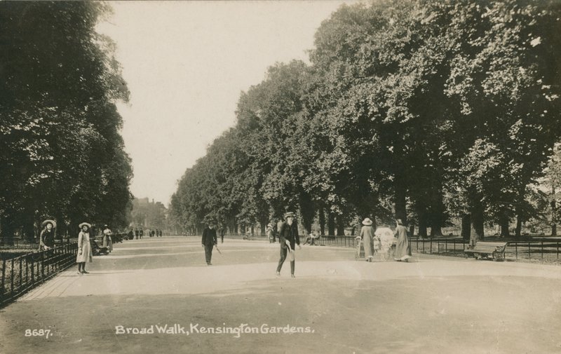 Geniş Yürüyüş, Kensington Bahçeleri by English Photographer