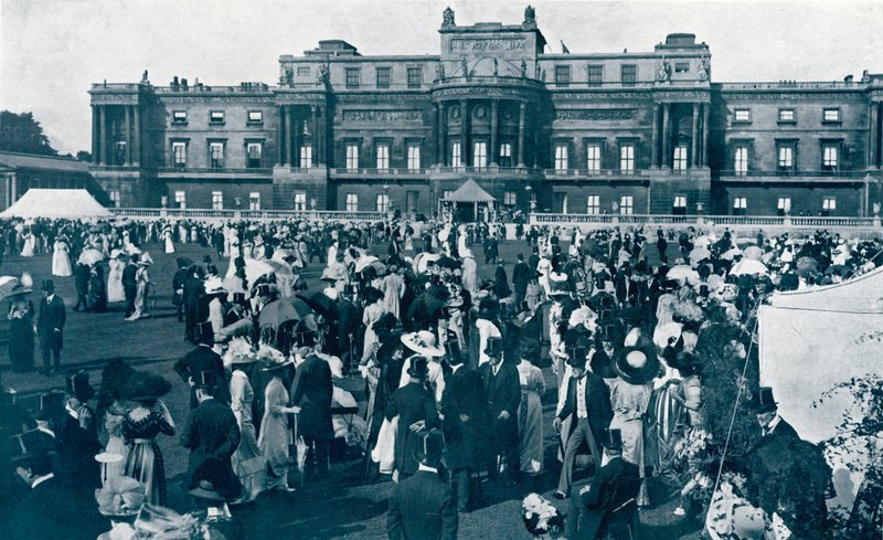 Buckingham Sarayı Bahçe Partisi, 1911 by English Photographer