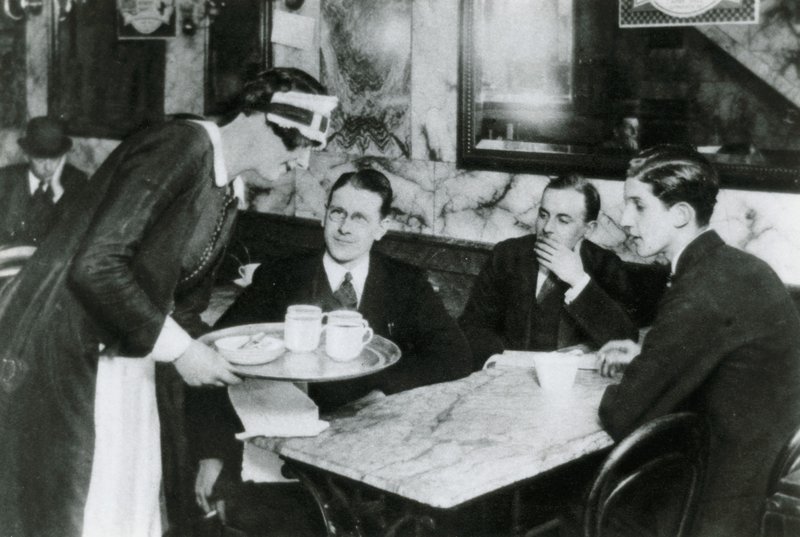 Buckingham Sarayı Bahçe Partisi, 1911 by English Photographer