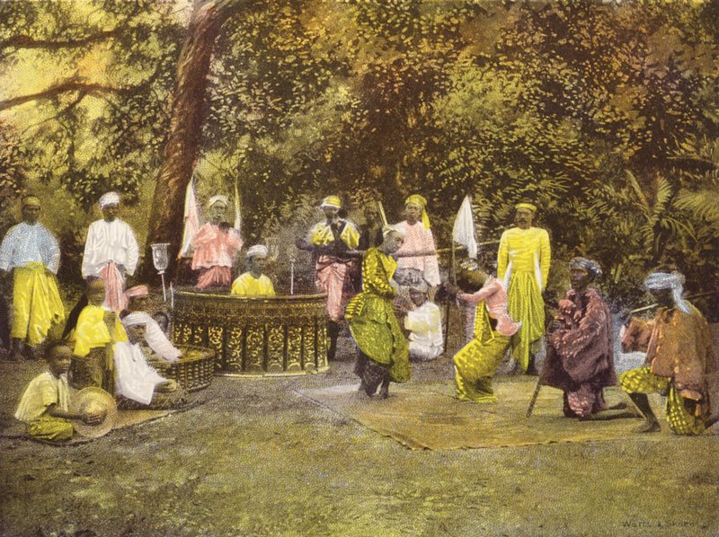 Birmanya Zat Pwe veya Dramatik Performans (renkli fotoğraf) by English Photographer