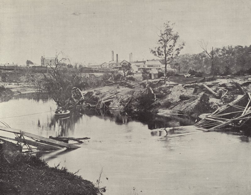 Burnley Köprüsü, Yarra üzerinde, Temmuz 1891 Sellerinden sonra by English Photographer