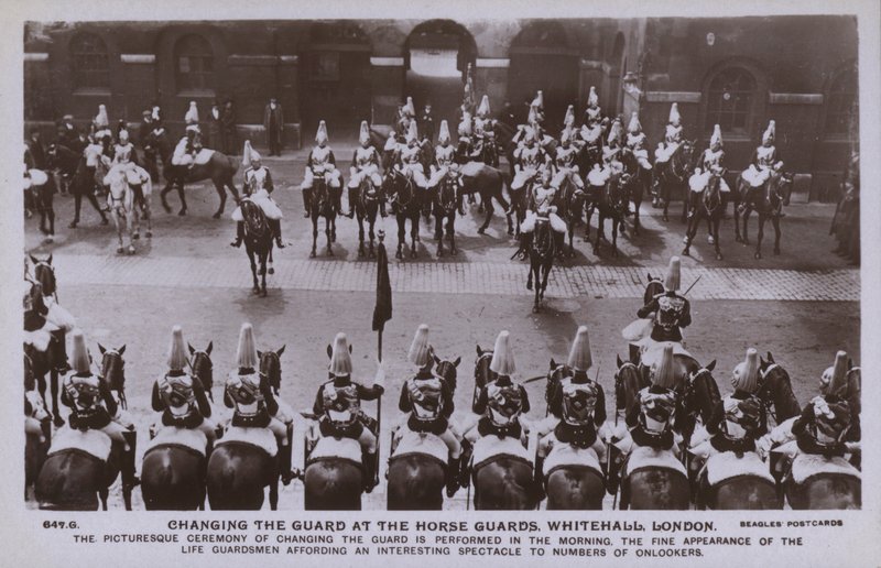 Muhafız Değiştirme, At Muhafızları, Whitehall, Londra (s/b fotoğraf) by English Photographer