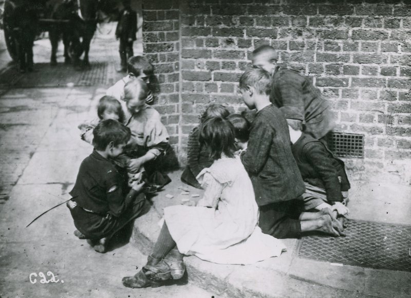 Çocuk yoksulluğu, Londra by English Photographer