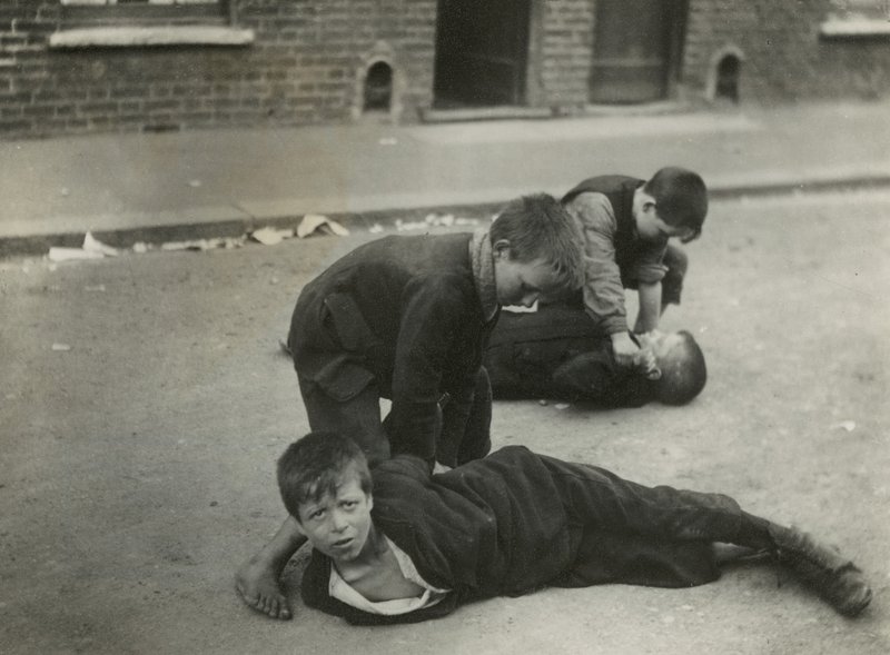 Çocuk yoksulluğu, Londra by English Photographer