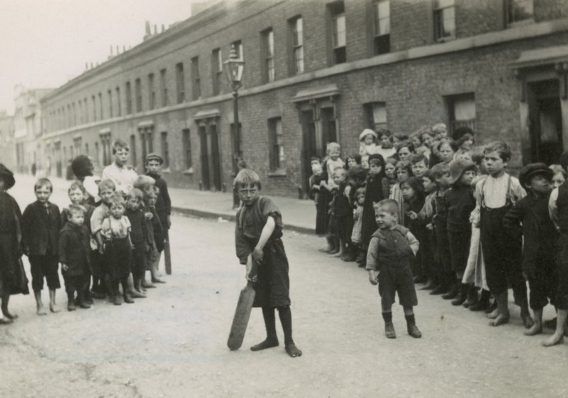 Çocuk yoksulluğu, Londra by English Photographer