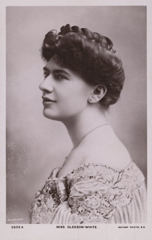 Cicely Gleeson-Beyaz, İngiliz soprano by English Photographer