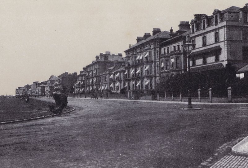 Clarence Parade, Southsea (s/b fotoğraf) by English Photographer