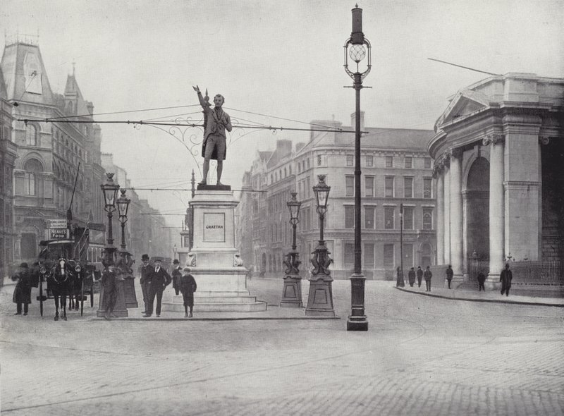 Grattan Heykeli ile College Green, Dublin by English Photographer