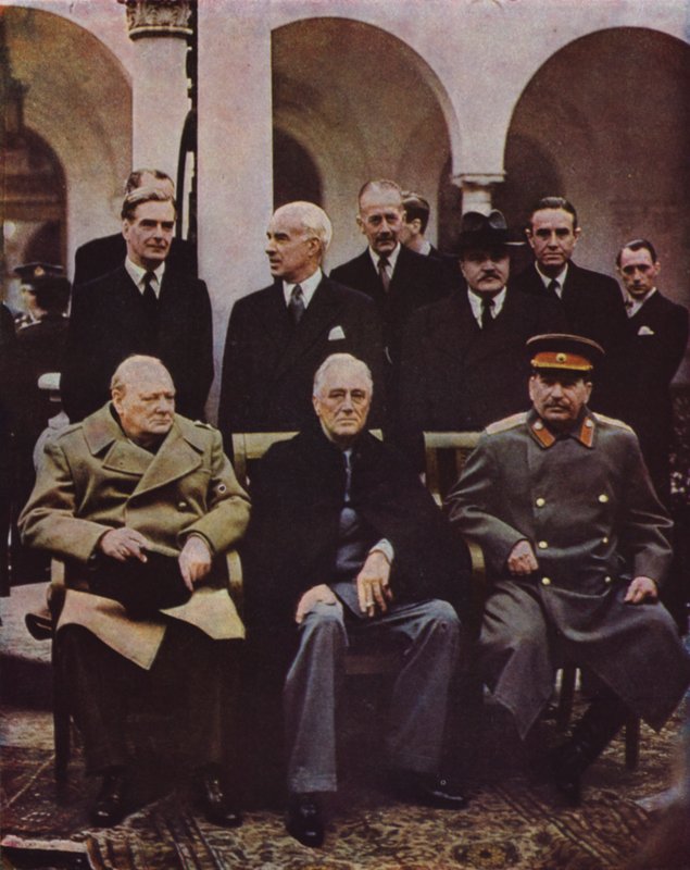 Müttefik liderler Winston Churchill, Franklin D Roosevelt ve Joseph Stalin
