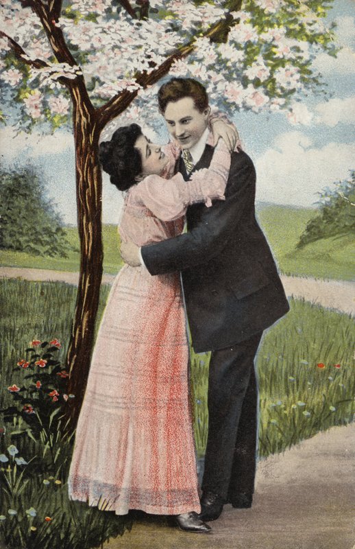 Bir çiçek ağacının altında kucaklayan çift (chromolitho) by English Photographer