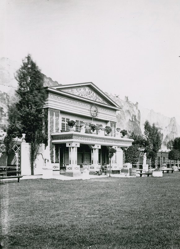Cremorne Bahçeleri, Londra: Swiss Cottage by English Photographer