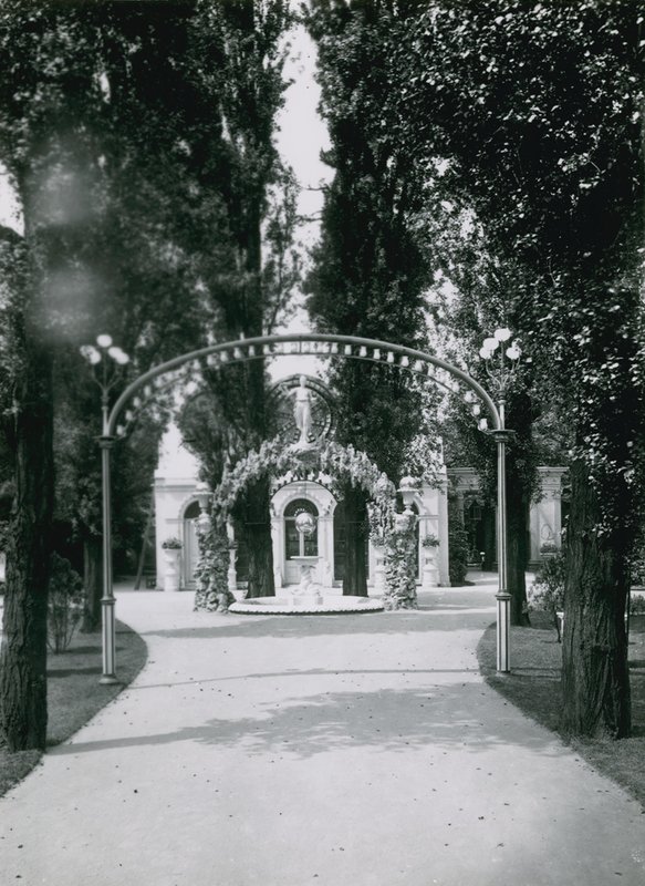 Cremorne Bahçeleri, Londra: Grotto by English Photographer