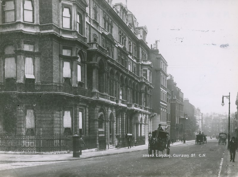 Curzon Caddesi, Londra by English Photographer