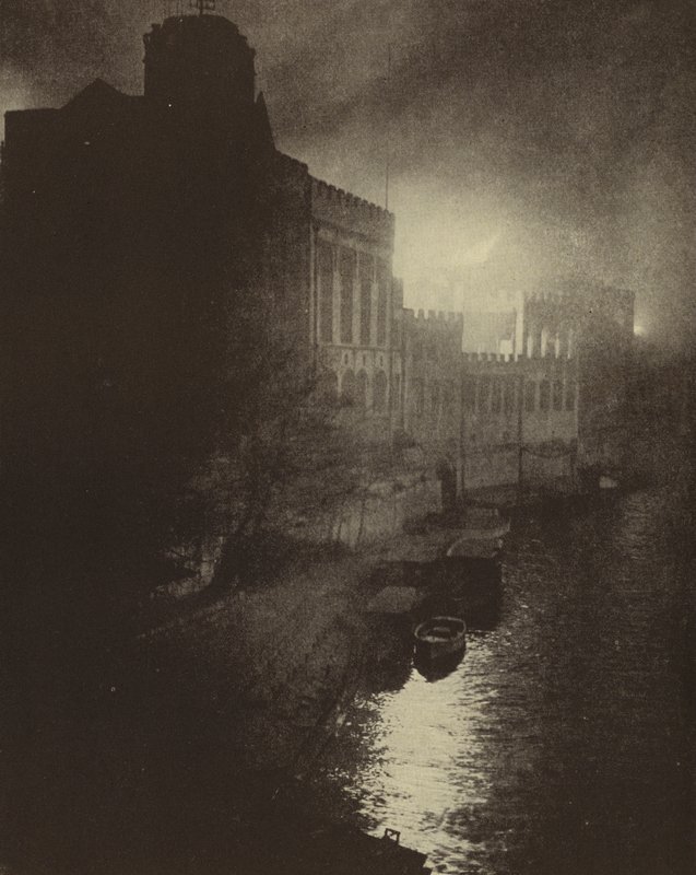 York'un ortaçağ Guildhall'inin Baedecker Blitz sırasında bir Alman hava saldırısıyla yok edilmesi, II. Dünya Savaşı, Nisan 1942 (s/b fotoğraf) by English Photographer