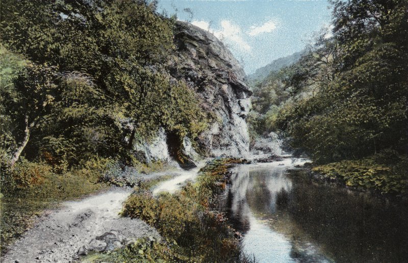 Dovedale, Aslan Suratlı Kaya by English Photographer