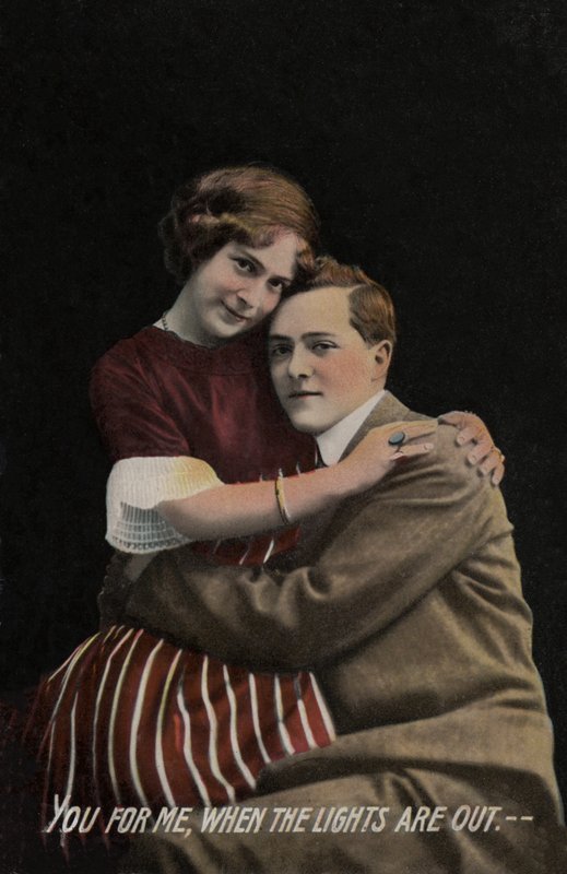 Kucaklayan çift (renkli fotoğraf) by English Photographer